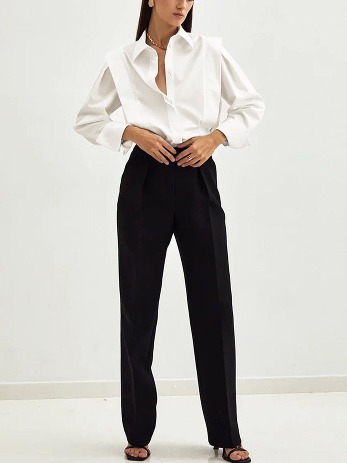 Elegant Skjorte til Kvinder | Strukturdesign med Skulderdetaljer | Klassisk Knaplukning