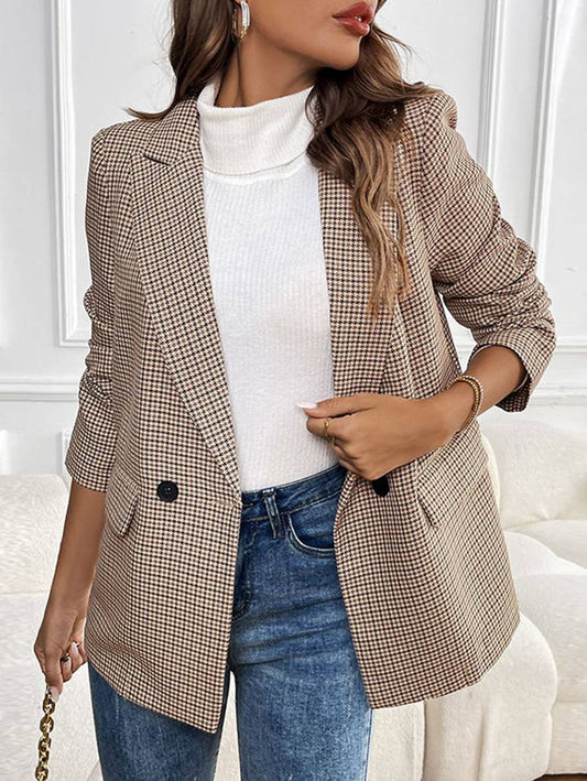 Elegant ternet blazer med knapper og lommer i klassisk snit til kvinder