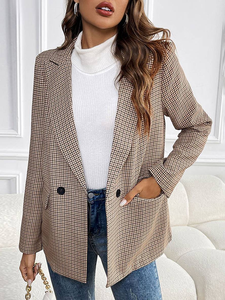 Elegant ternet blazer med knapper og lommer i klassisk snit til kvinder