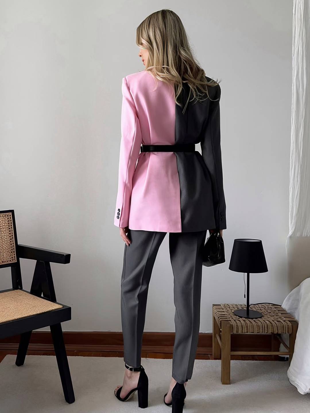 Elegant to-delt blazersæt med revers og tidløst vintage-inspireret design