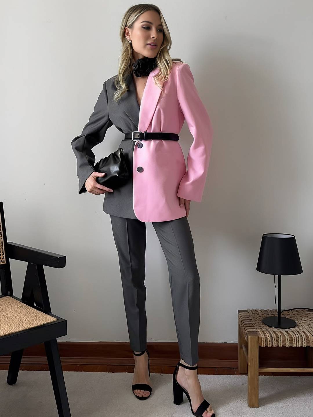 Elegant to-delt blazersæt med revers og tidløst vintage-inspireret design