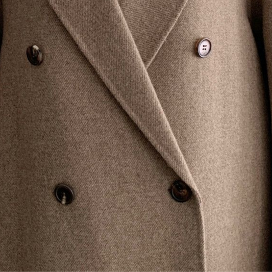 Lang Vinterfrakke til Kvinder | Dobbelt Brystet Design | Blød Foret Komfort | Elegant Silhuet