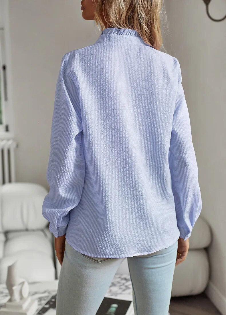 Kvinders Bluse med Flæsedetaljer | Klassisk Snit | Elegant og Let til Forår og Efterår