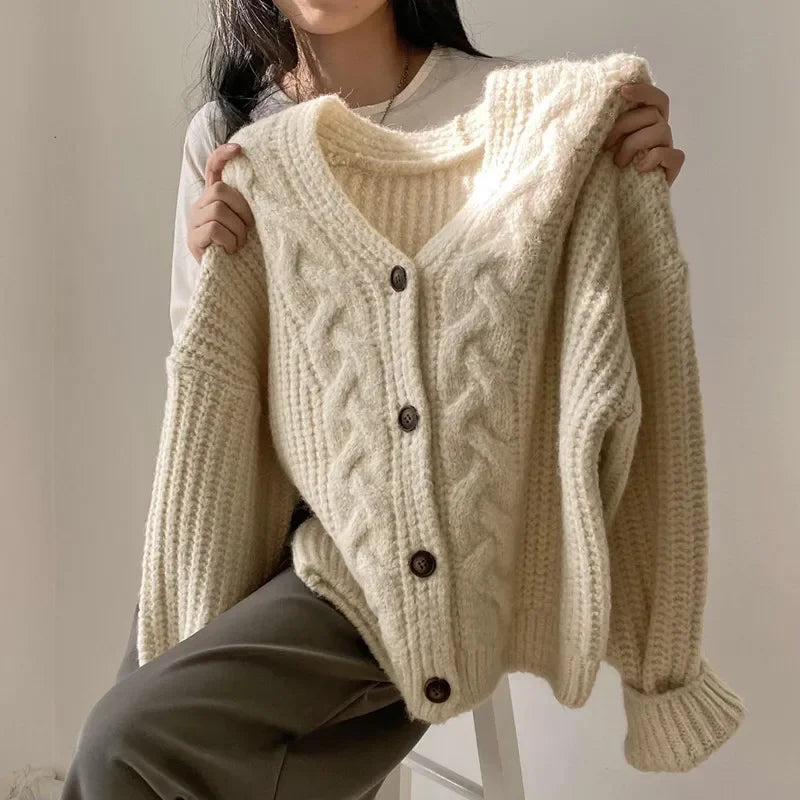 Kvinders Strikket Cardigan med V-udskæring | Løs Pasform | Varm og Elegant til Efterår og Vinter