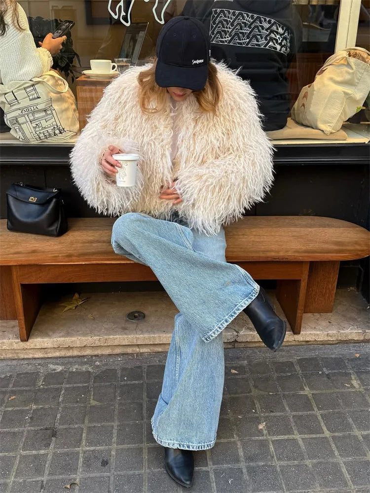 Kvinders kort faux fur jakke | Fluffy vinterfrakke | Løs pasform og luksuriøst look