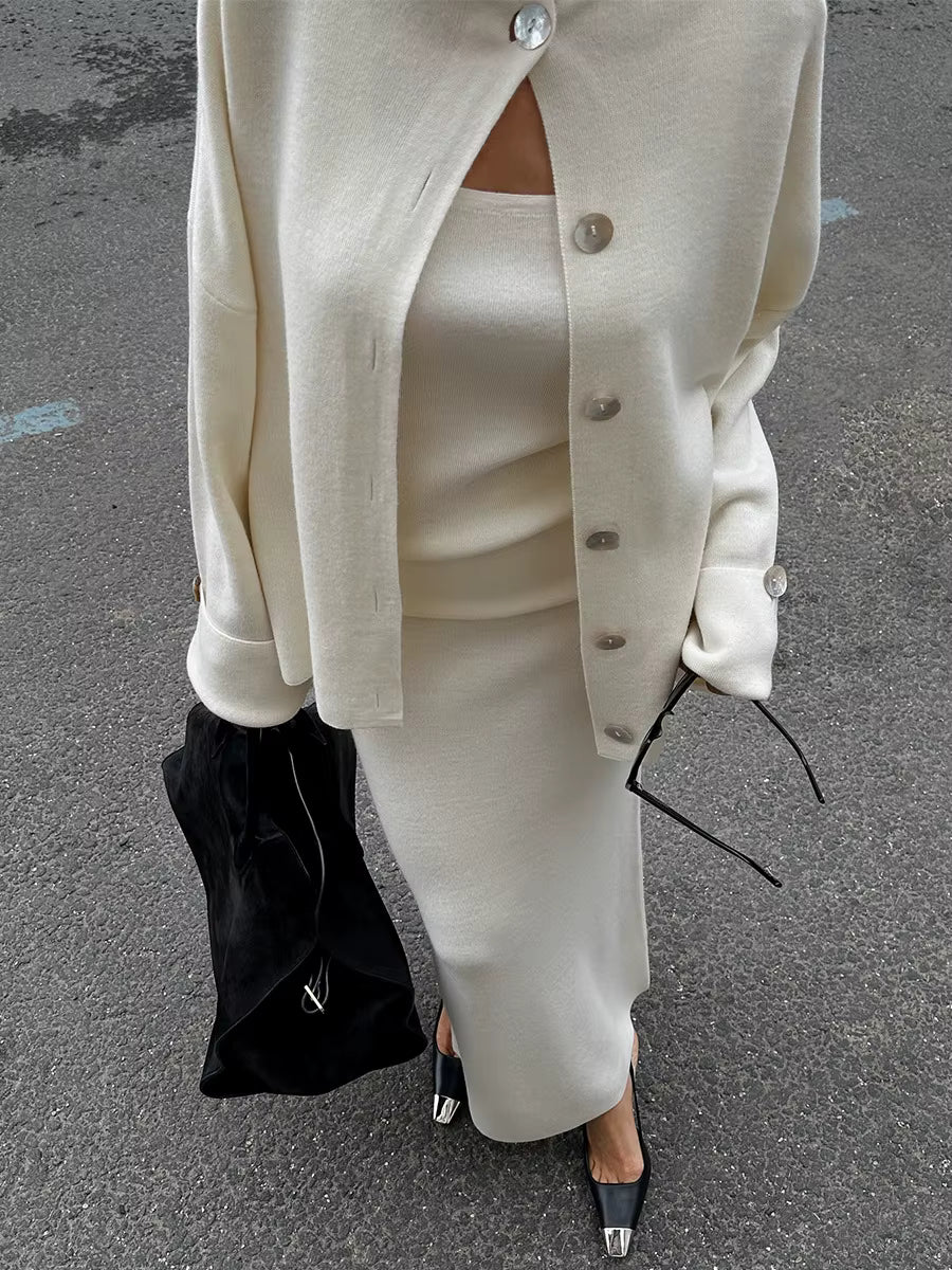 Elegant strikket sæt til kvinder med cardigan, top og nederdel