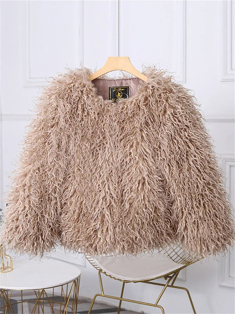 Kvinders kort faux fur jakke | Fluffy vinterfrakke | Løs pasform og luksuriøst look