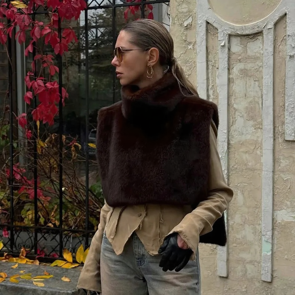 Kvinders Imitationspels Vest med Høj Krave | Ærmeløs Design | Elegant og Varm til Efterår og Vinter