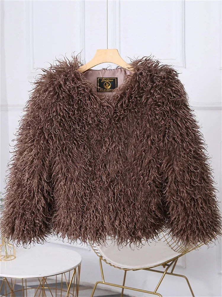 Kvinders kort faux fur jakke | Fluffy vinterfrakke | Løs pasform og luksuriøst look