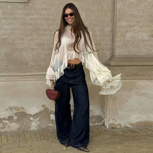 Asymmetrisk chiffonbluse med flæser | Elegant V-udskæring | Let og gennemsigtig stil