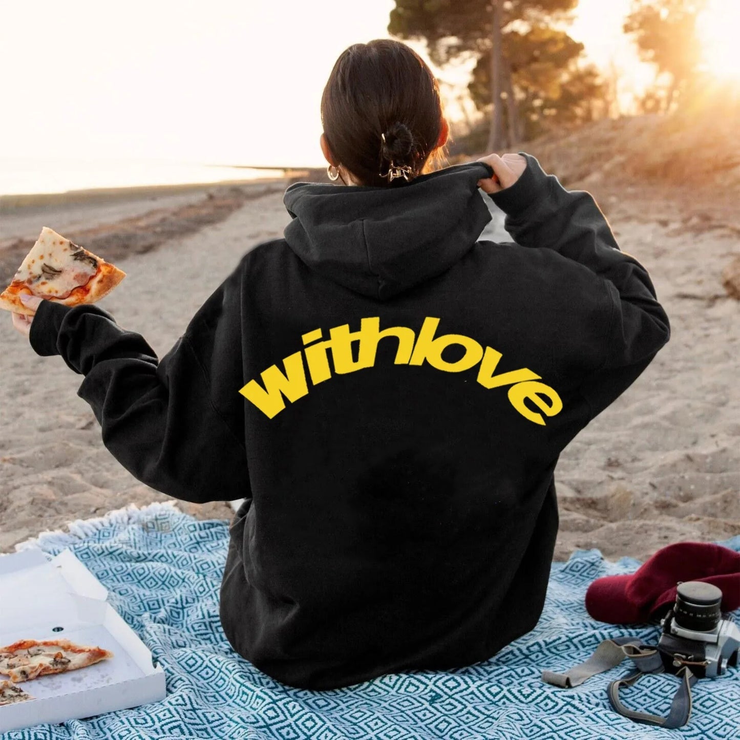 Oversized Dame Hoodie med Bagtryk og Hætte | Streetwear Komfort & College Stil