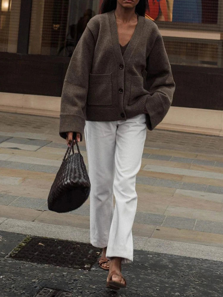 Kvinders Strikket Cardigan med V-udskæring | Elegant og Tidløs | Perfekt til Efterår og Vinter