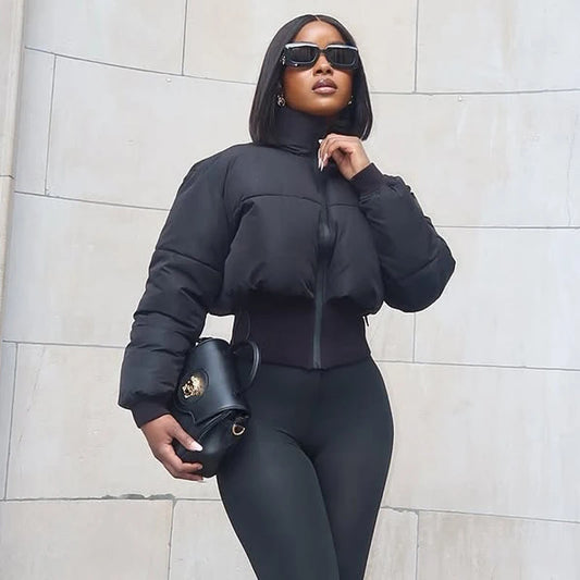 Kort Pufferjakke til Kvinder | Sort Quiltet Bomberjakke med Lynlås