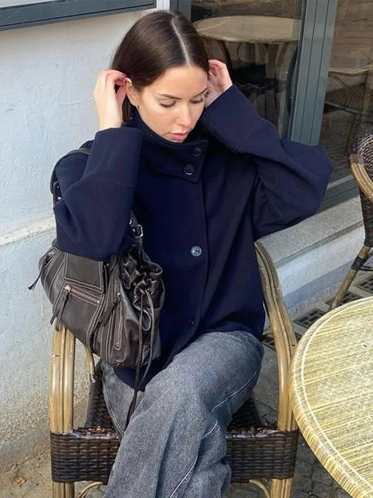 Kvinders kort uldjakke | Høj krave | Enkel knaplukning