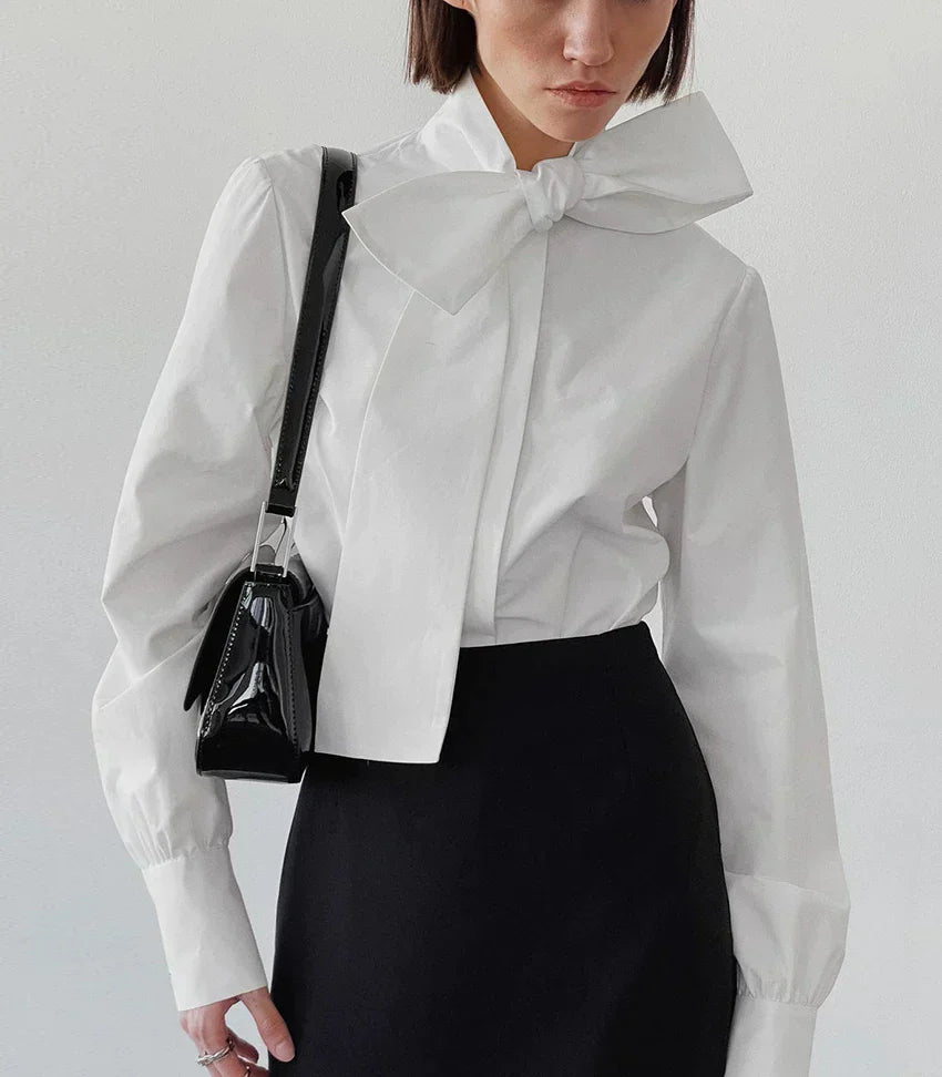 Dame Skjorte med Sløjfedetalje | Klassisk Hvid Bluse | Let & Elegant Pasform