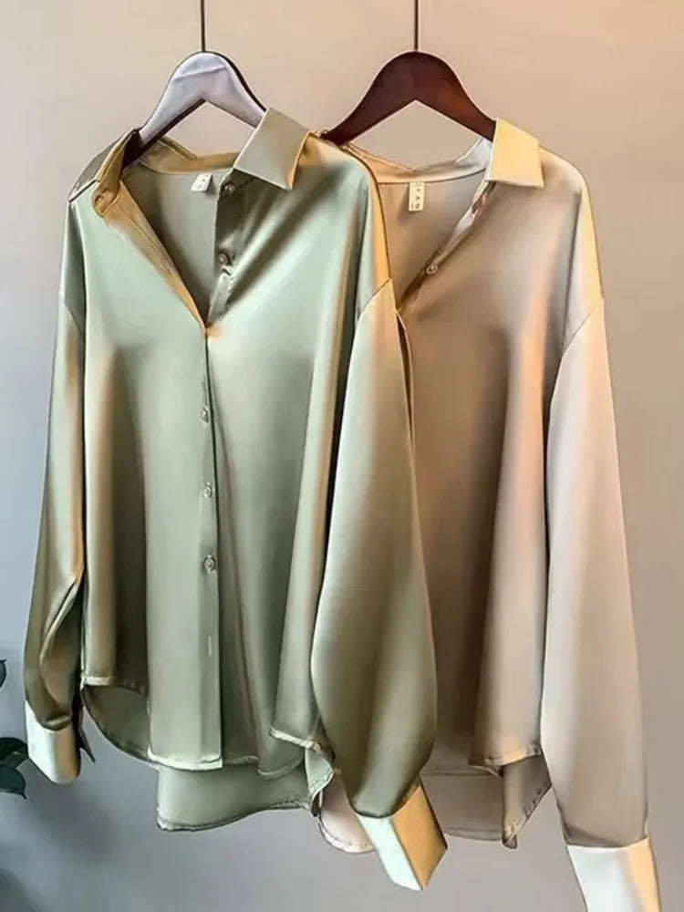 Kvinders Satin Skjorte med Knaplukning | Løs Pasform | Elegant Bluse til Forår og Efterår