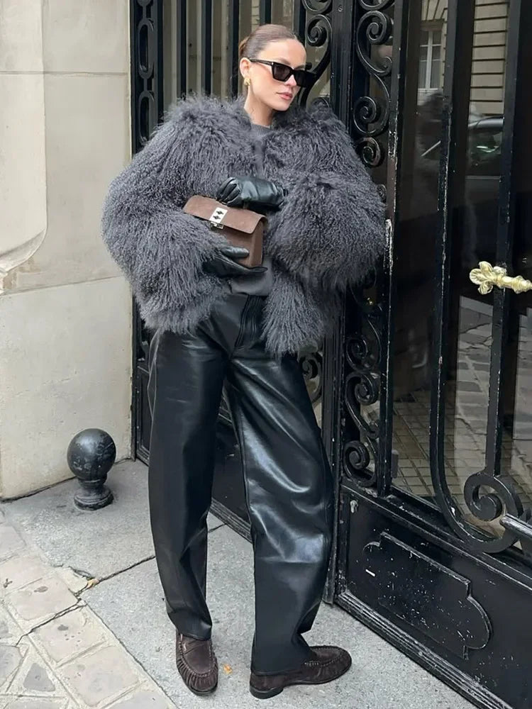 Kvinders kort faux fur jakke | Fluffy vinterfrakke | Løs pasform og luksuriøst look
