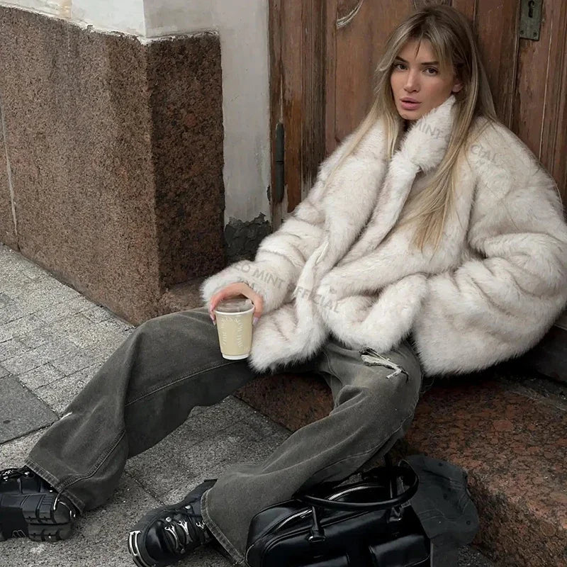 Kvinders Oversized Pelsjakke i Imitationspels | Tykt Design | Elegant og Varm til Vinter