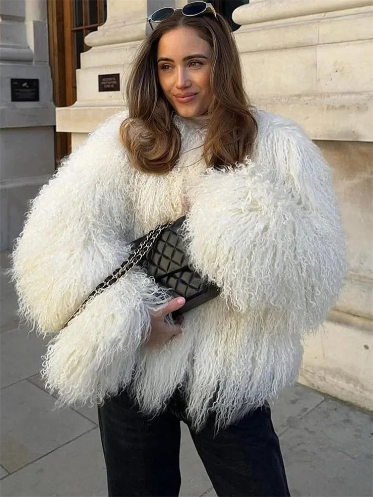 Kvinders kort faux fur jakke | Fluffy vinterfrakke | Løs pasform og luksuriøst look