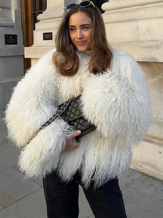 Kvinders kort faux fur jakke | Fluffy vinterfrakke | Løs pasform og luksuriøst look