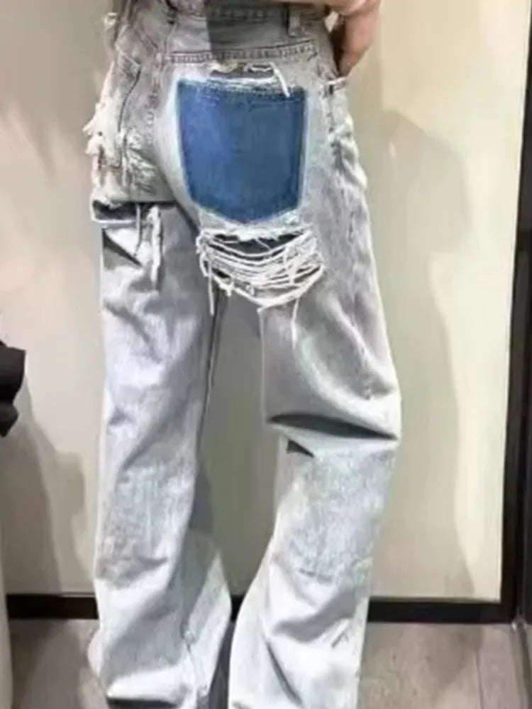 Kvinders højtaljede jeans | Patchwork denim med slidte detaljer | Lige ben