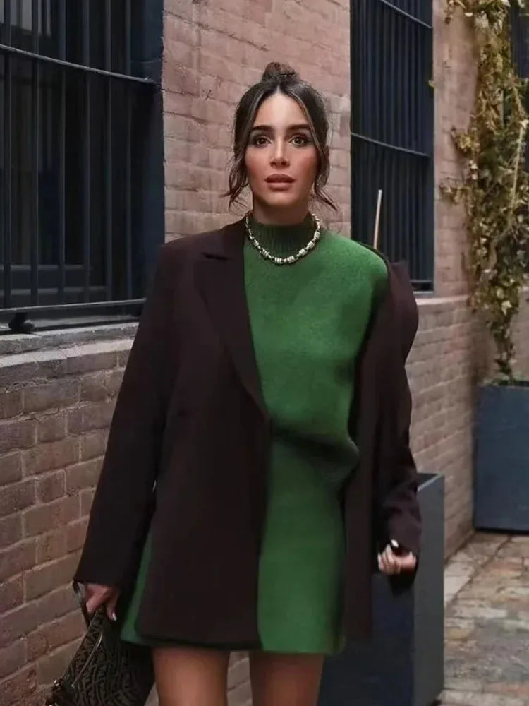 Dame sæt med sweater og nederdel | Blød finstrik | Elegant og tidløs stil