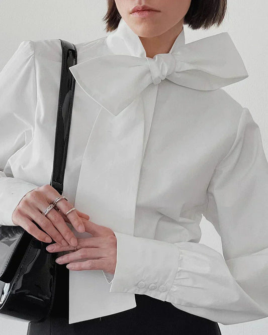 Dame Skjorte med Sløjfedetalje | Klassisk Hvid Bluse | Let & Elegant Pasform
