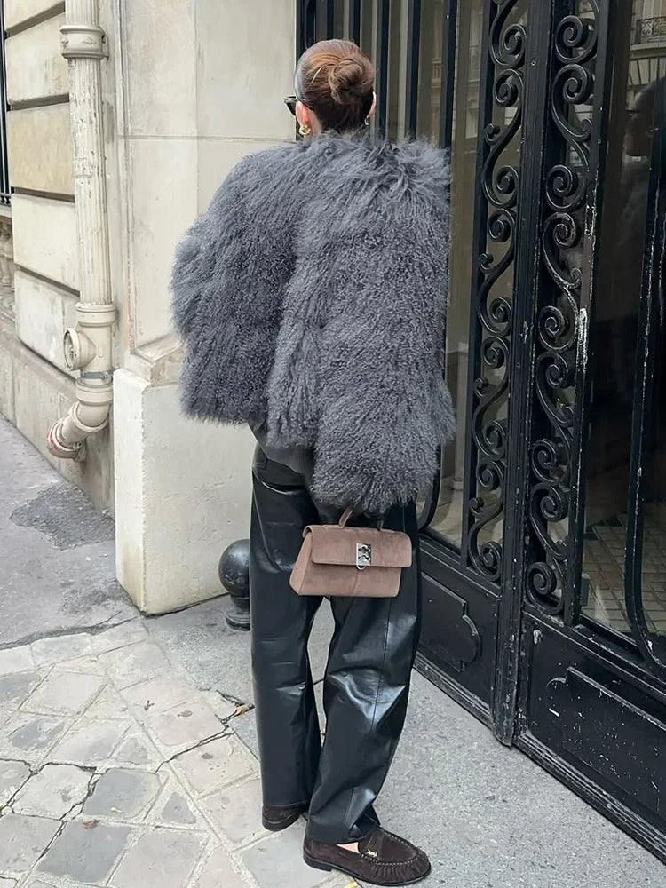 Kvinders kort faux fur jakke | Fluffy vinterfrakke | Løs pasform og luksuriøst look