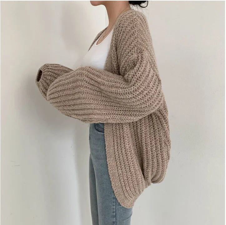 Dame cardigan i chunky strik | Løs pasform med lanterneærmer | Casual og hyggelig stil