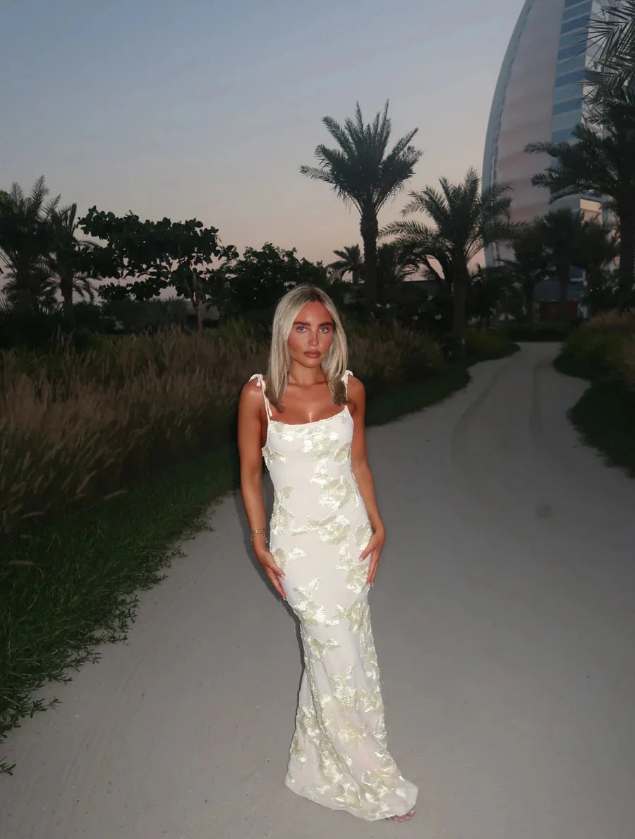 Lang kjole til kvinder | Broderede blomsterdetaljer | Elegant maxikjole med bindestropper