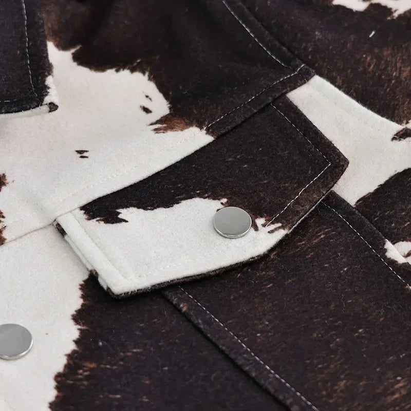 Kort jakke til kvinder | Trendy cow-print design | Langærmet og struktureret pasform