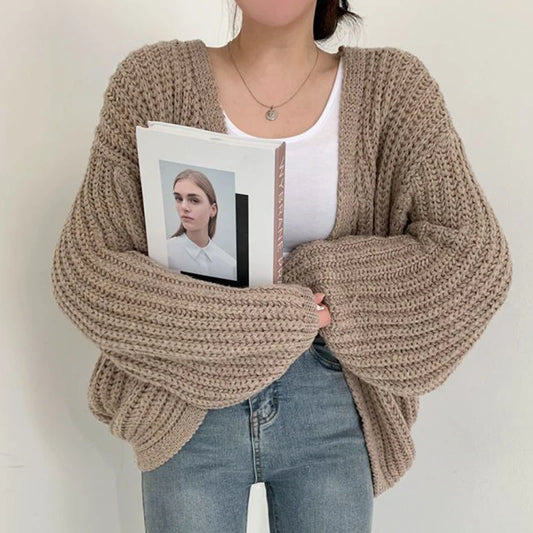 Dame cardigan i chunky strik | Løs pasform med lanterneærmer | Casual og hyggelig stil