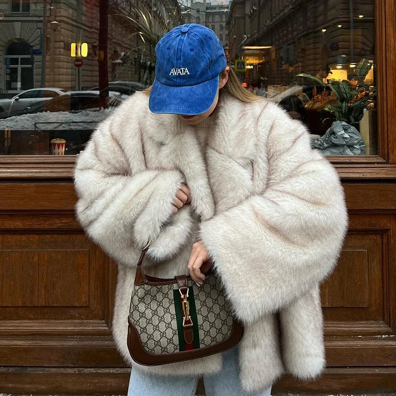 Kvinders Oversized Pelsjakke i Imitationspels | Tykt Design | Elegant og Varm til Vinter