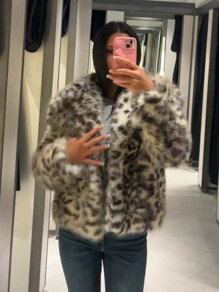 Kvinders Kort Pelsjakke i Imitationspels | Dyreprint | Varm og Eksklusiv til Efterår og Vinter