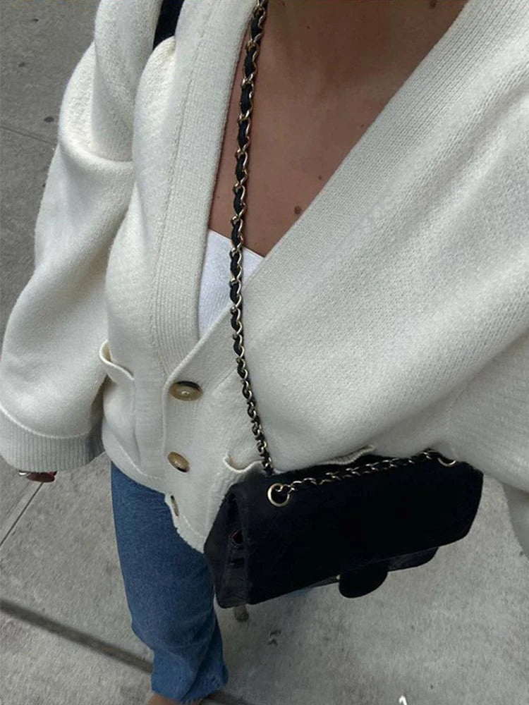 Kvinders Strikket Cardigan med V-udskæring | Elegant og Tidløs | Perfekt til Efterår og Vinter