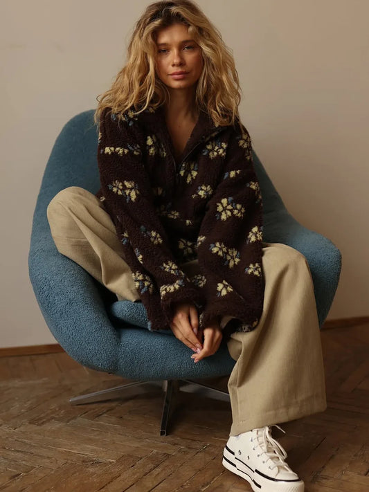 Blød sherpa sweatshirt med blomsterstruktur og halv lynlås