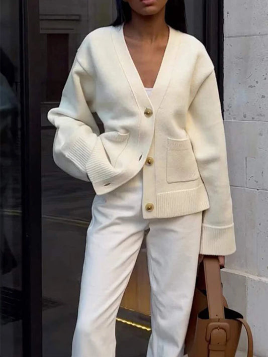 Kvinders Strikket Cardigan med V-udskæring | Elegant og Tidløs | Perfekt til Efterår og Vinter
