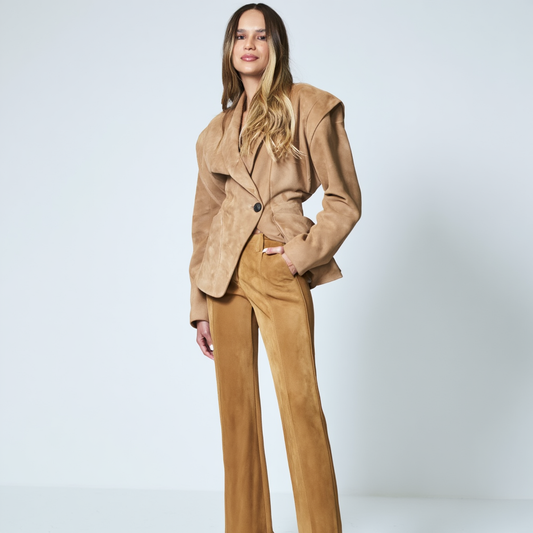 Elegant kort ruskindslignende jakke til kvinder | Sløjfebælte i taljen