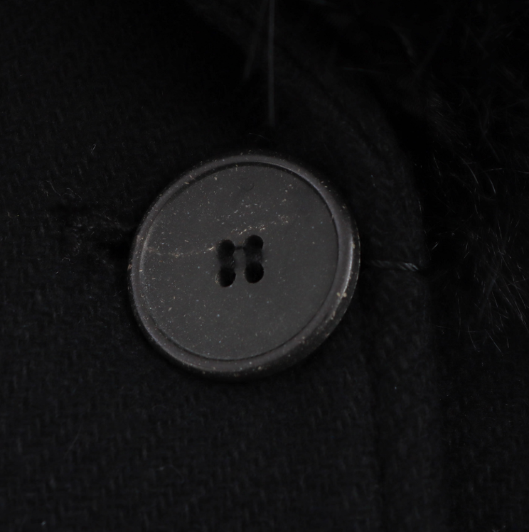 Damefrakke med kunstpelskrave | Bæltet ulddesign | Elegant vinterfrakke