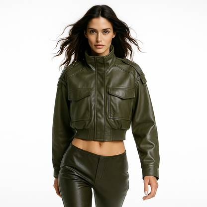 Kort jakke i glansfuldt look med ståkrave