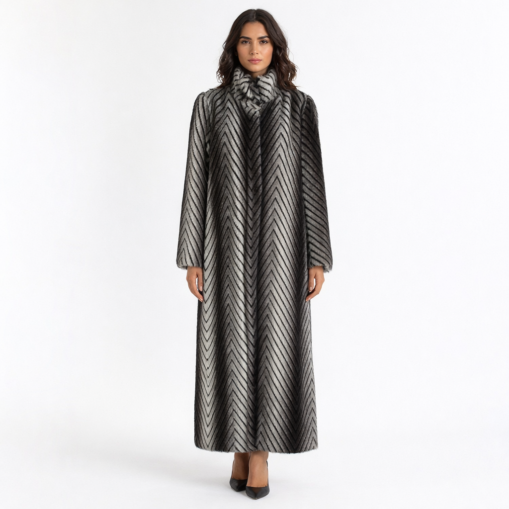 Lang damefrakke i kaninpels | Ståkrave | Elegant gradueret design