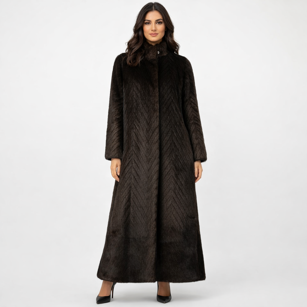 Lang damefrakke i kaninpels | Ståkrave | Elegant gradueret design