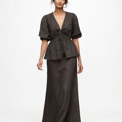 Elegant todelt sæt i bomuld med V-udskæring og lang nederdel
