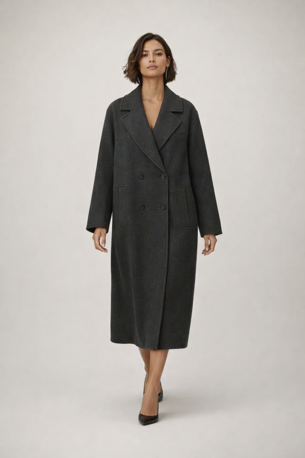 Elegant lang frakke med klassisk snit og stilren silhuet