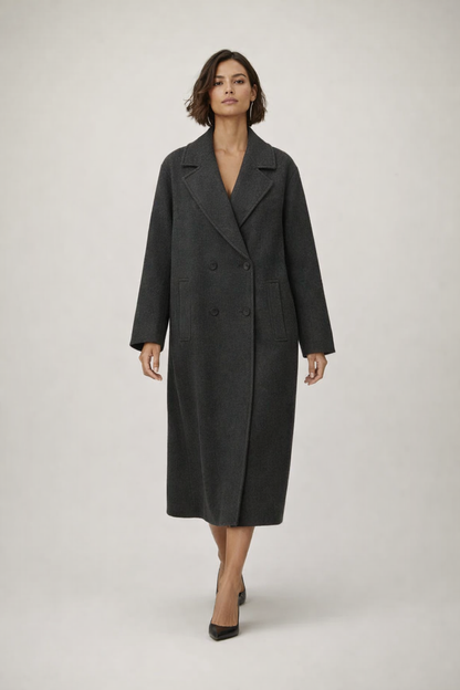 Elegant lang frakke med klassisk snit og stilren silhuet