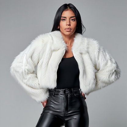 Dame kort vinterjakke i imitationpels | Boxy model med lapelkrave og skjult lukning