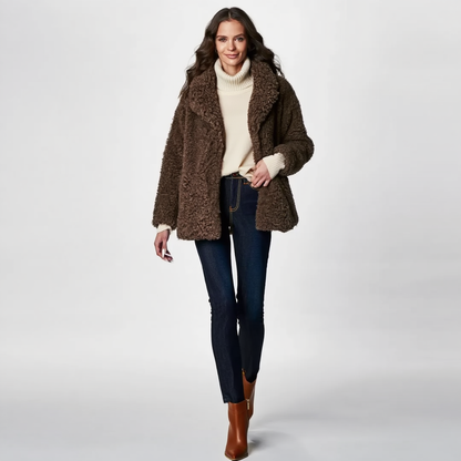 Kort teddyjakke til kvinder | Blød imitert pels | Løs pasform og klassisk revers