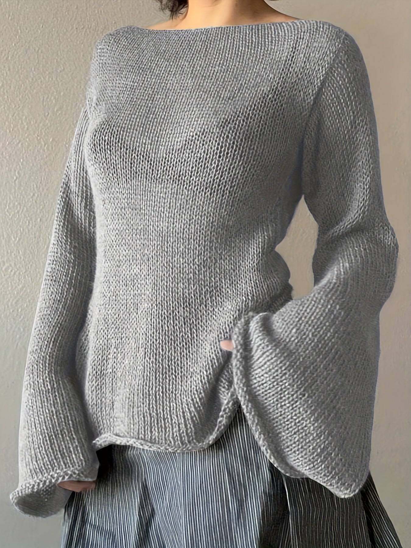 Kvinders striktrøje med trompetærmer | Blød ribstruktur | Feminint design