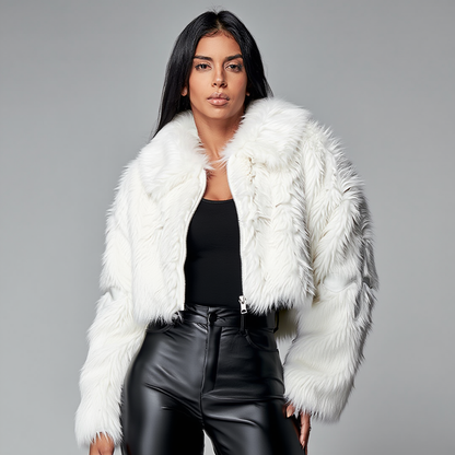 Dame kort vinterjakke i imitationpels | Boxy model med lapelkrave og skjult lukning