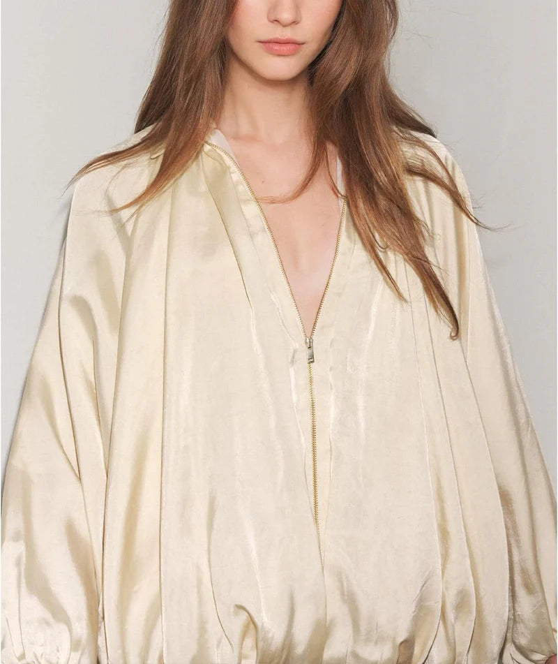 Elegant satin bomberjakke til kvinder | Løs pasform med draperede detaljer